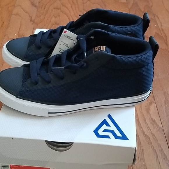 Converse - Picture 3 of 4